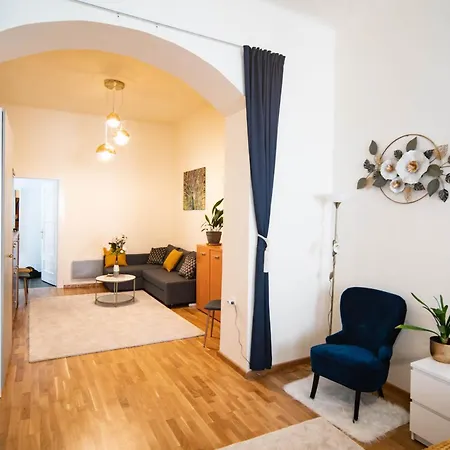 Lily * Budapest